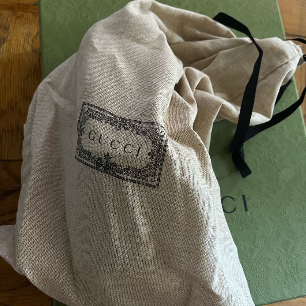 Gucci Angelina Slides w/ Gucci green Embroided Box. - Picture 7 of 9